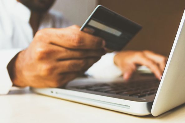 信用卡「向內突圍」