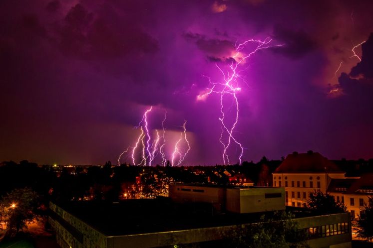 再爆雷！“成龍集團(tuán)”2億回售違約，信用債市場(chǎng)風(fēng)聲鶴唳